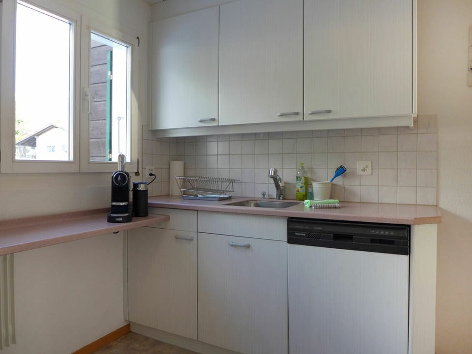 Kitchen Sink, Cabinetry, Property, Countertop, Sink, Window, Tap, Kitchen Stove, Building, Kitchen
