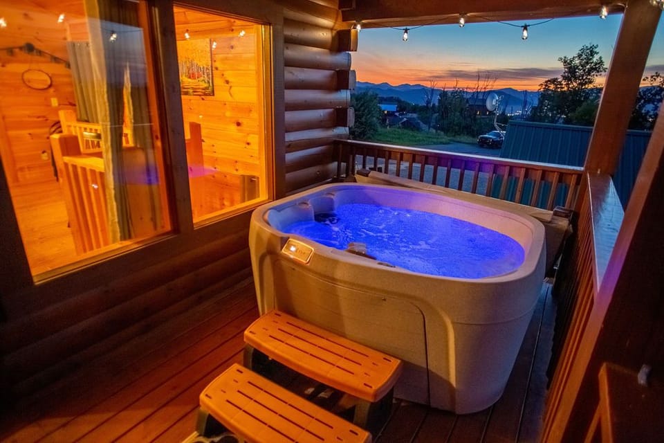 Hot tb on top deck for romantic nights and amazing sunset views