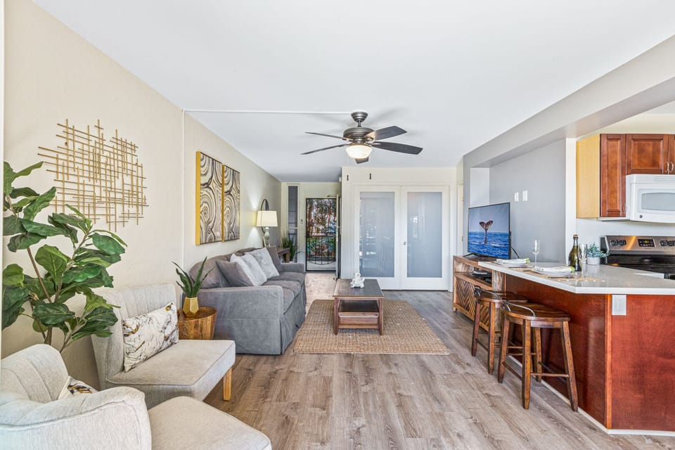 Living and kitchen area