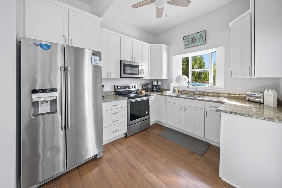 Modern, fully equipped kitchen for all your cooking adventures.