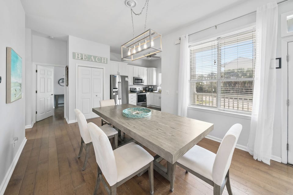 Bright and airy dining area, perfect for gathering and entertaining.