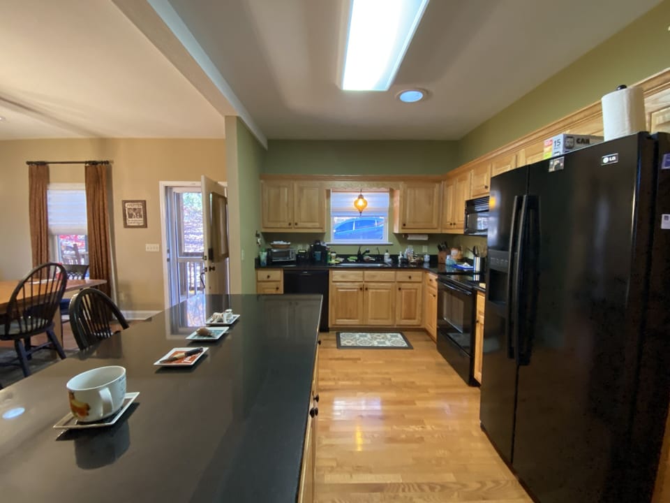 Full kitchen