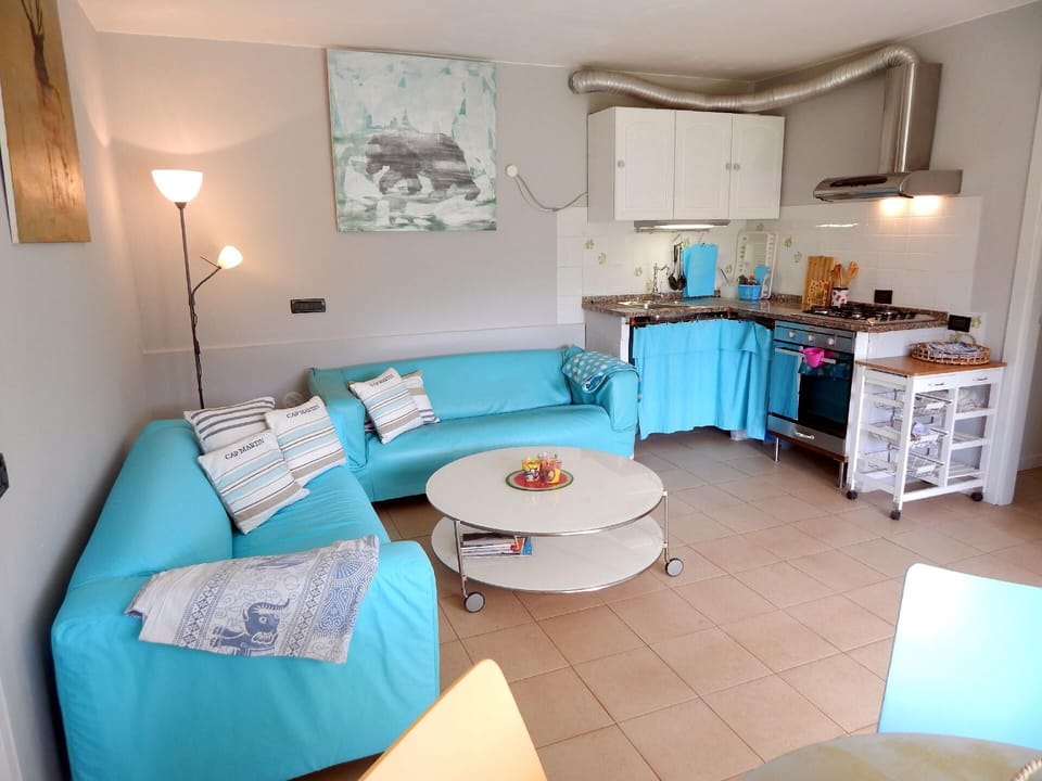 Eat-in kitchen