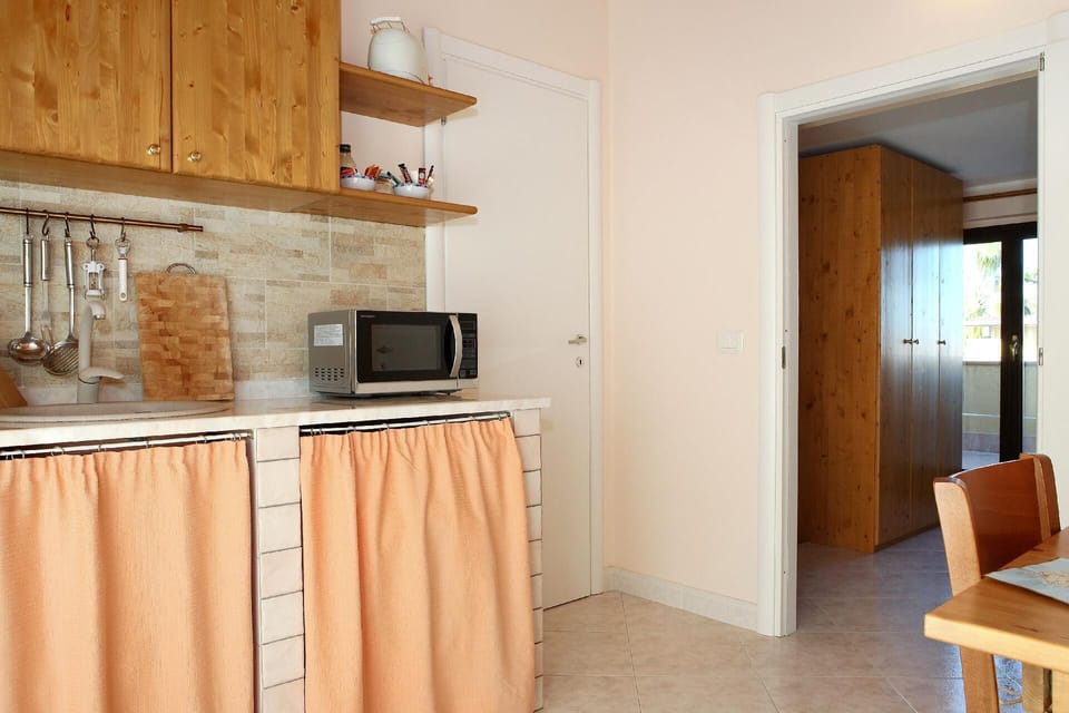 Kitchen area. kitchen