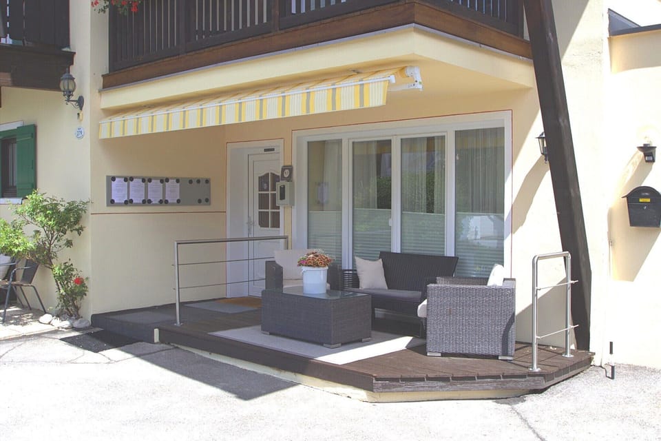 Entrance / Reception