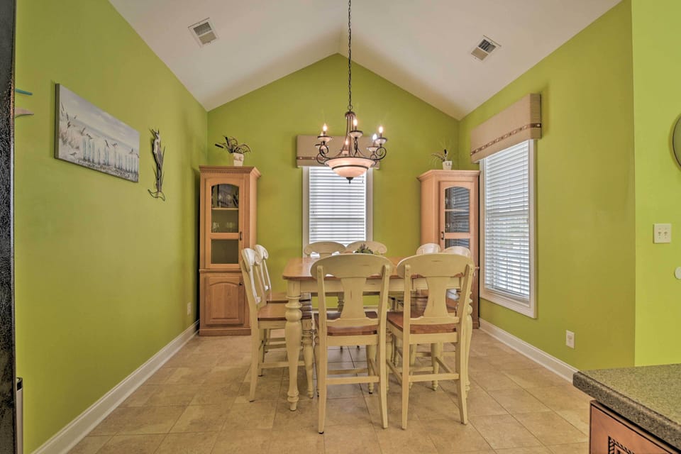 Dining Table | Dishware & Flatware Provided