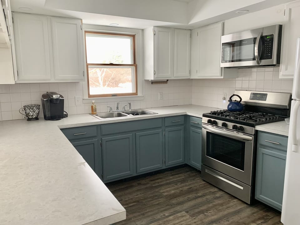 Kitchen with full sized Stove/Oven/Refrigerator