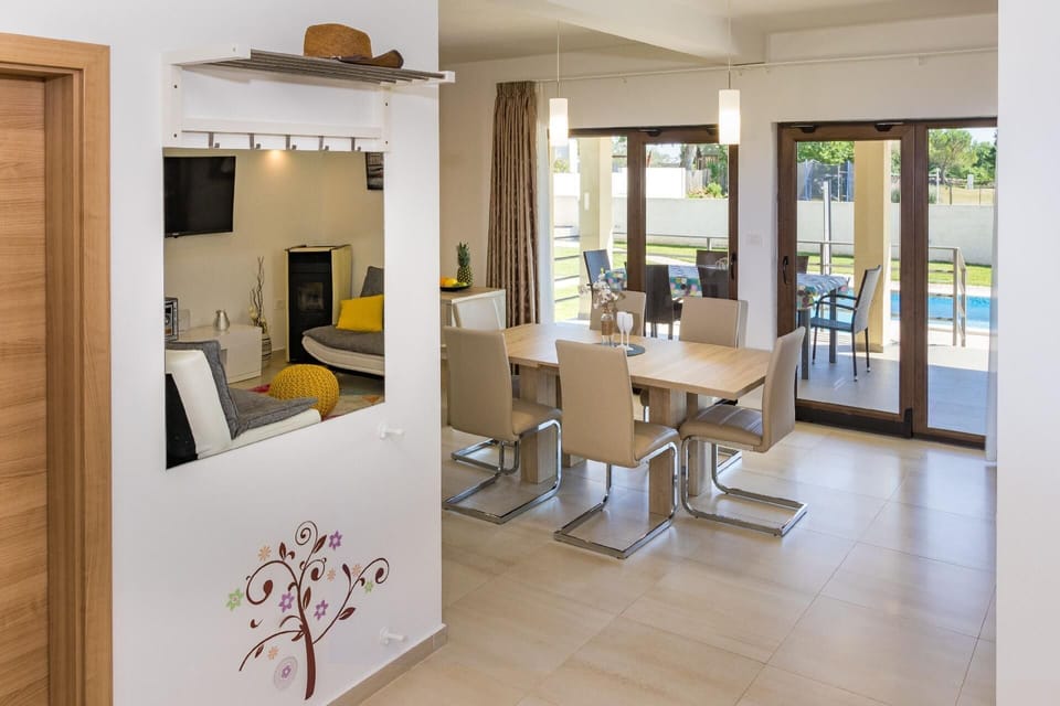 Dining area. Villa Dija