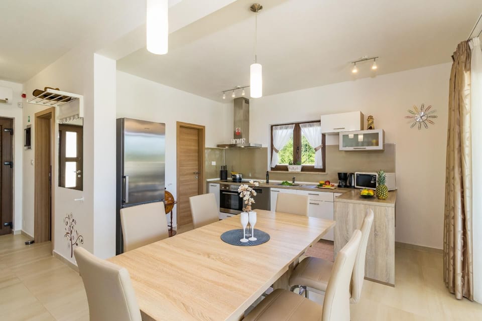 Kitchen area. Dining area and a fully equipped kitchen.