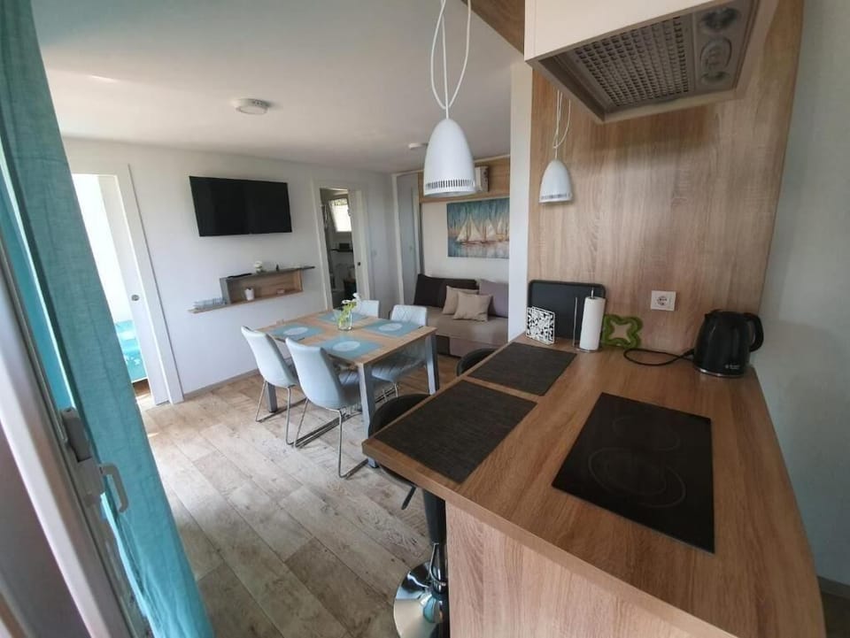 Beach House Beta a romantic hideaway  in olive House in Banjole