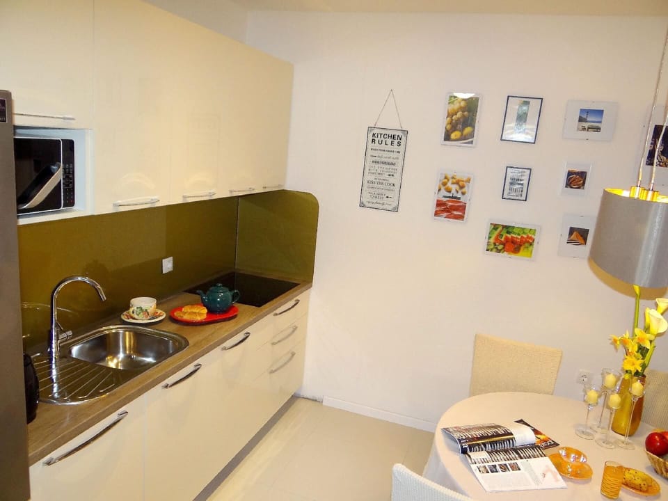 Kitchen area. Dinning