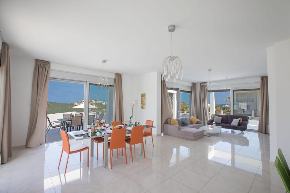Ground floor surrounded by patio doors 