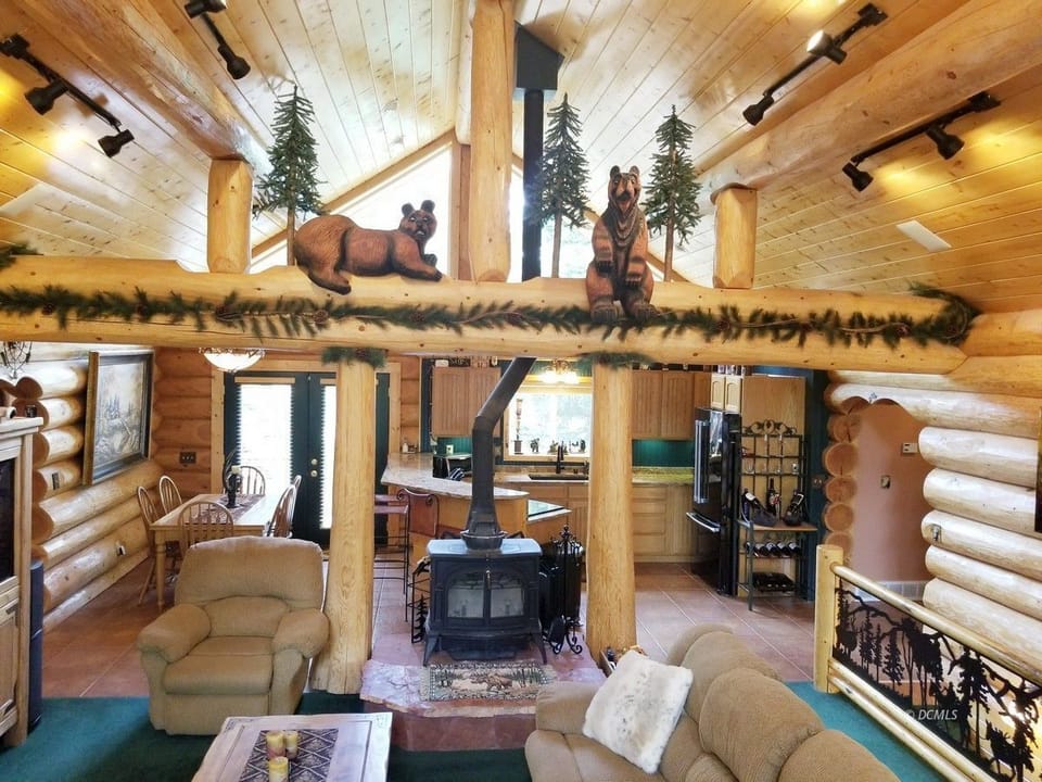 Caution, watch for bears !  Unique decorations throughout the cabin