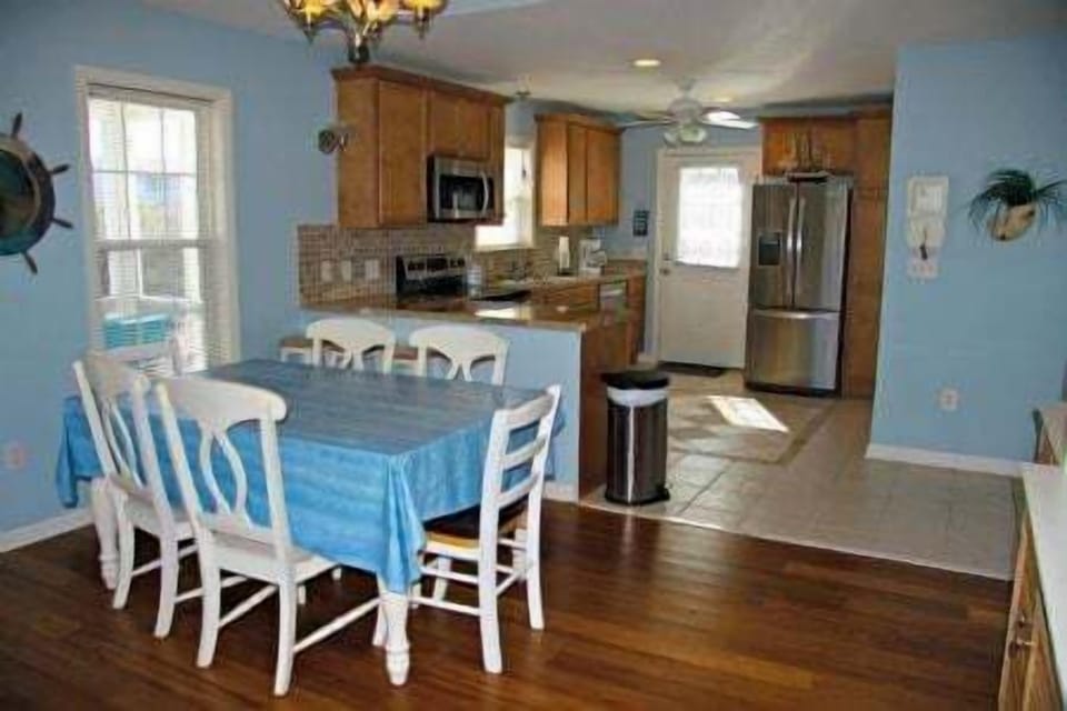 Dining & Kitchen