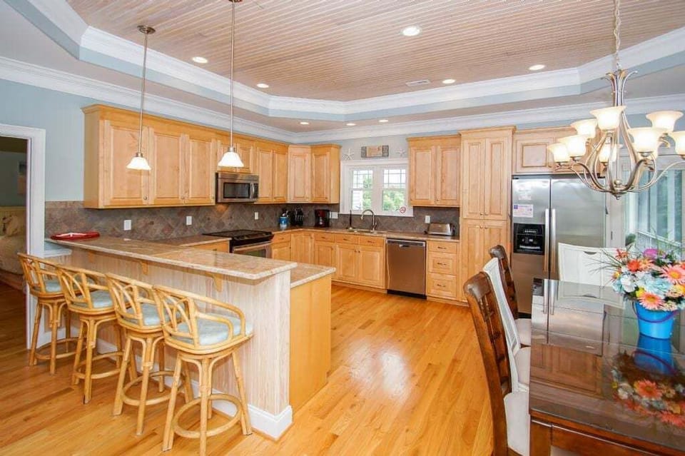 Dining & Kitchen