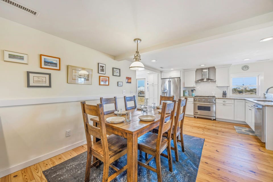Gather around your spacious dining table while the chef in your group creates culinary magic in the fully-equipped kitchen.