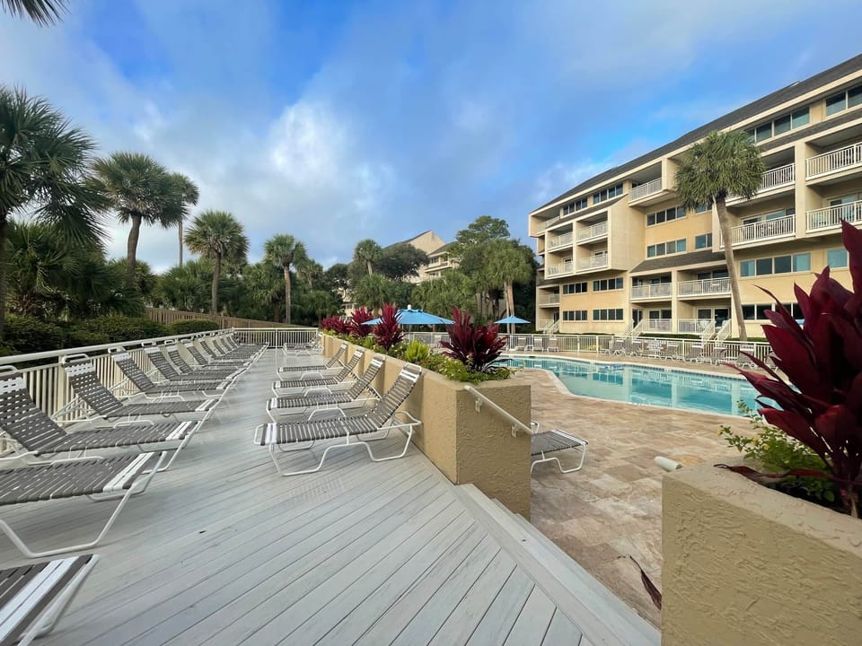Upper deck pool area