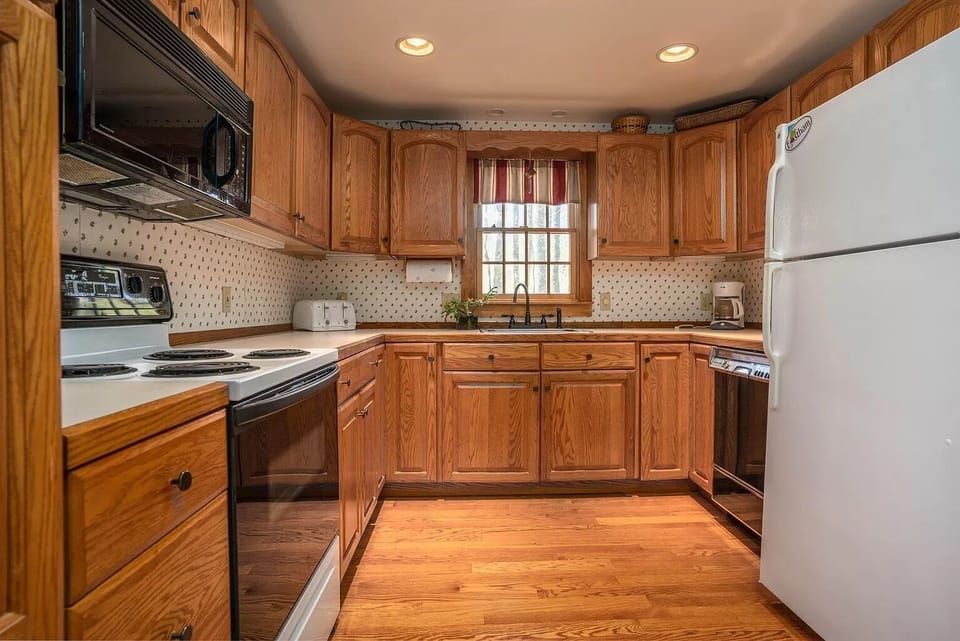 Fully stocked chef's kitchen with every amenity.