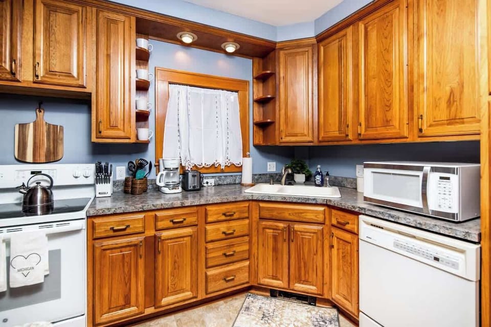 Cute Kitchen with lots of space. 
Laundry/mud room located on the left.