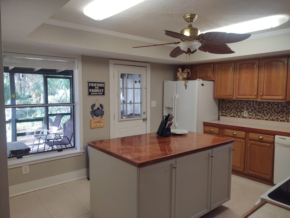 Large, bright kitchen with under-cabinet lighting and doggie door 