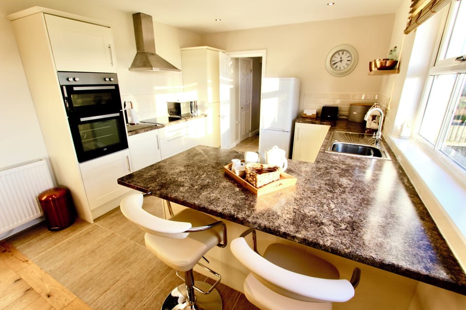 Breakfast Bar looking to Kitchen Area