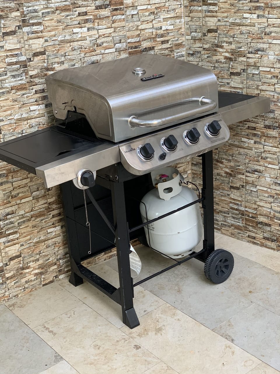 Gas grill