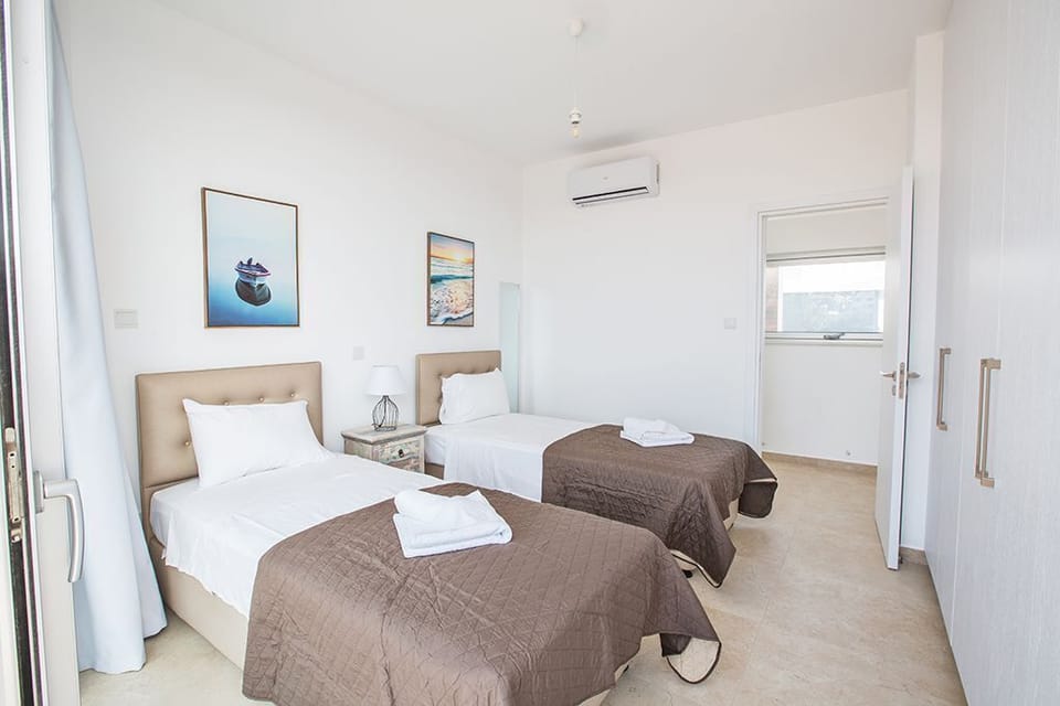 Bedroom 3 with two single beds