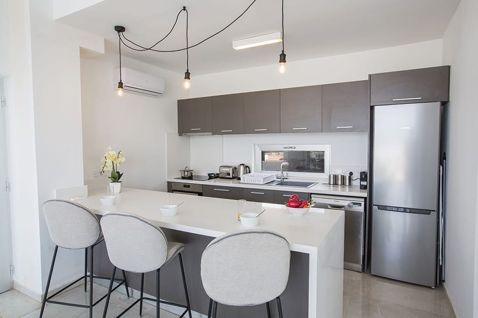 Fully Equipped Kitchen complete with island and extra seating for 3 people