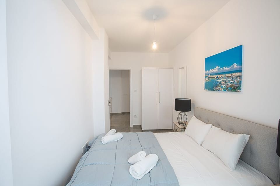 Bedroom 5, lower ground floor with double bed