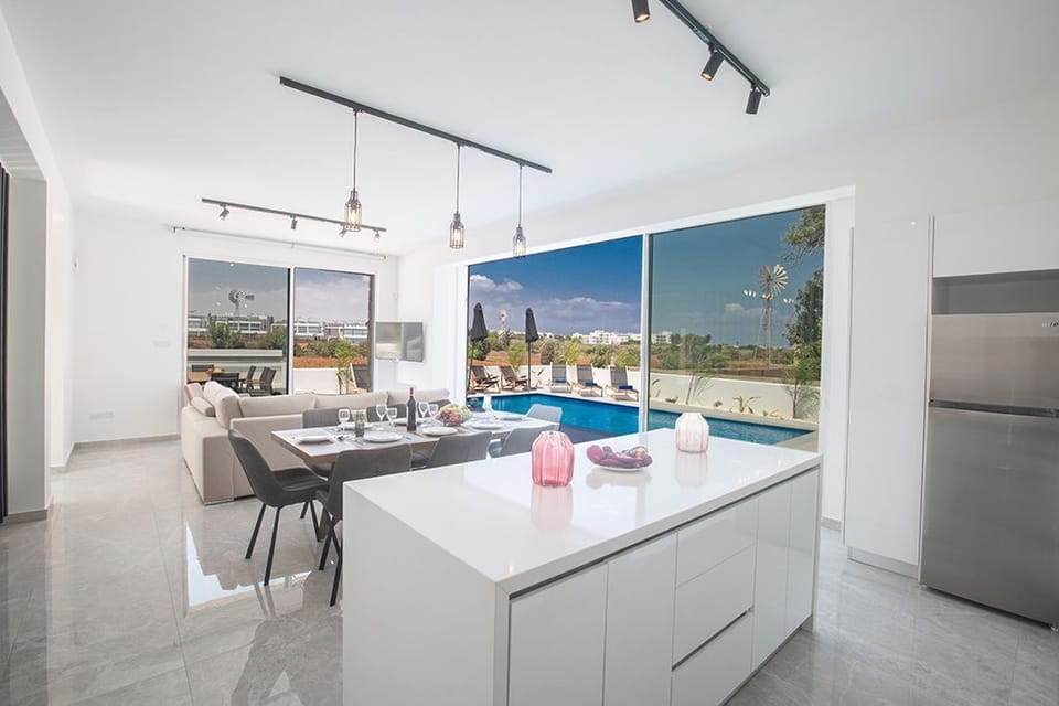 Fully Equipped Kitchen with island