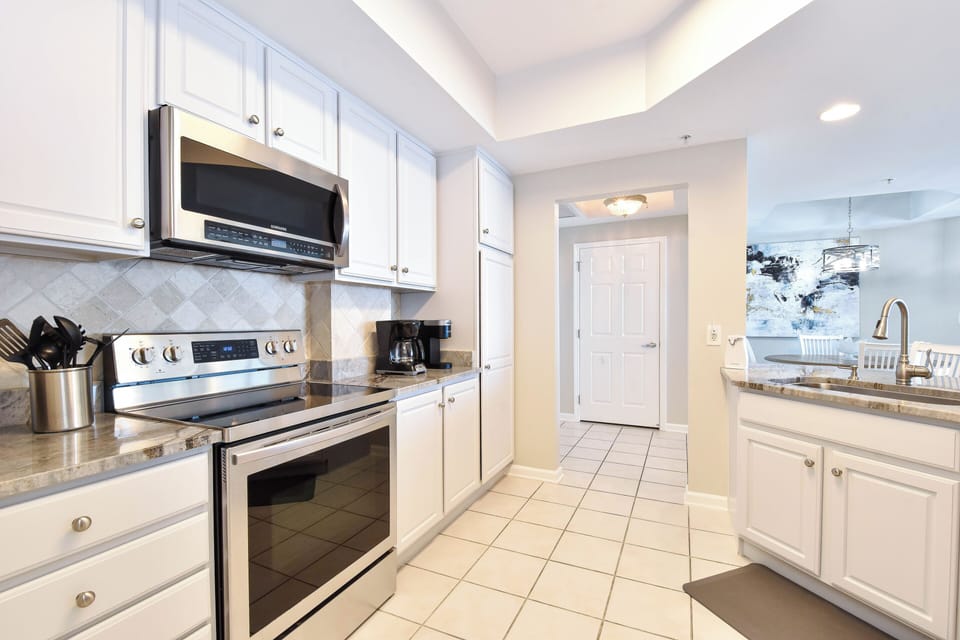 Silver Beach Towers East 905 - Kitchen