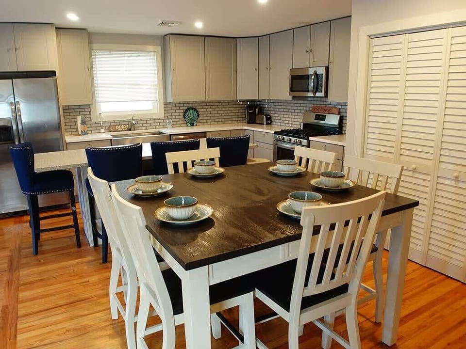 Kitchen table - Asbury Loft