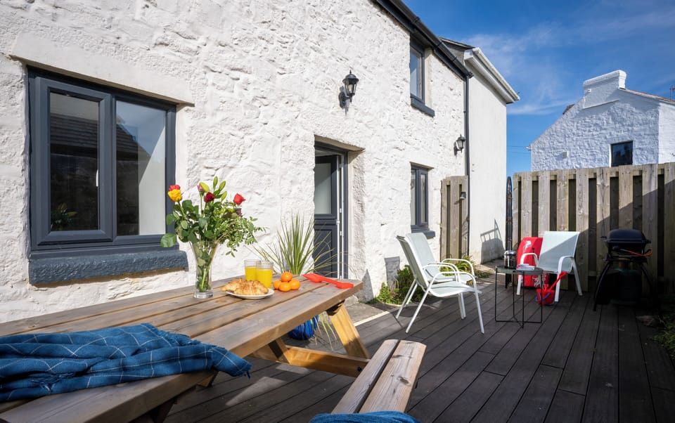 Sun trap, with parking for 2 medium sized cars. 