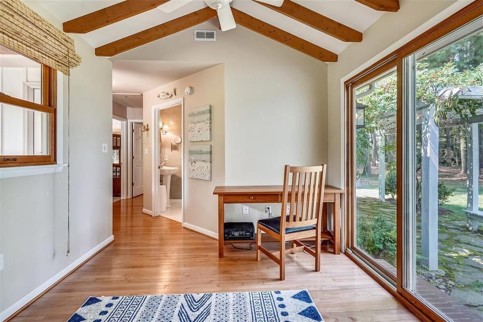 Hall area with desk