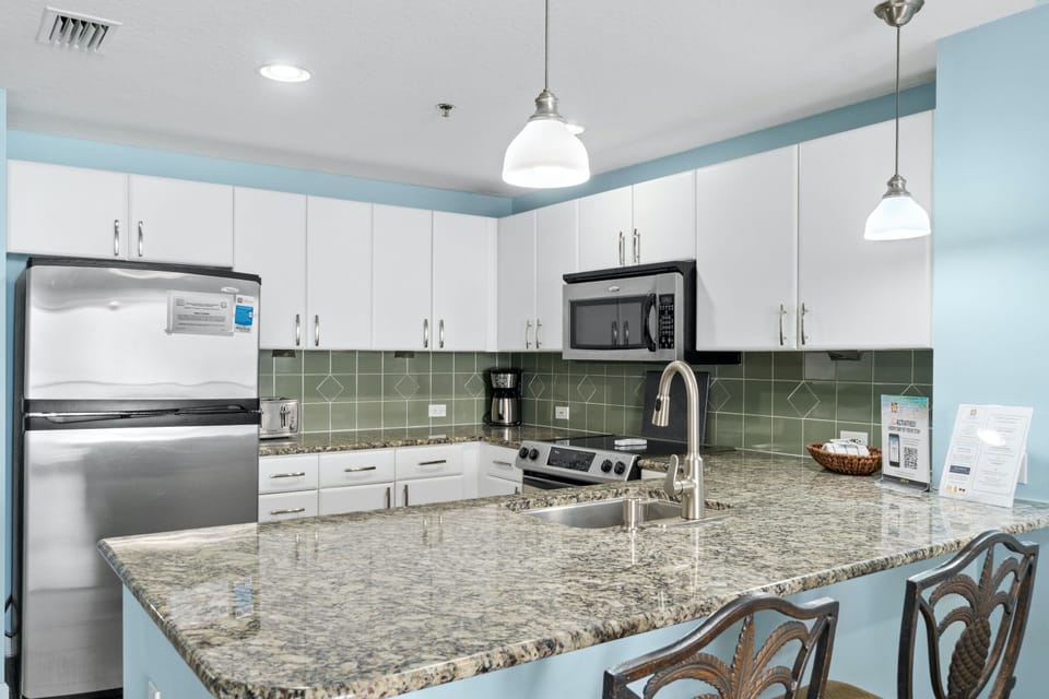 Kitchen with Breakfast Bar