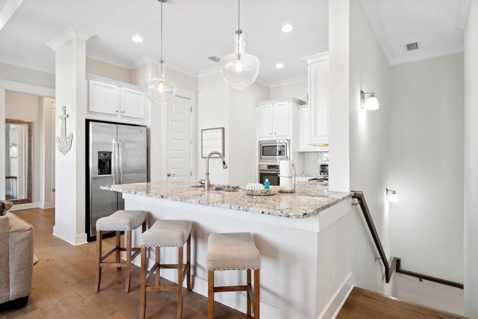 Kitchen with Breakfast Bar