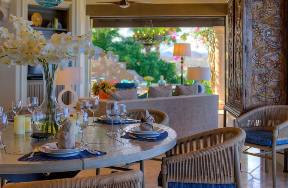 villas_del_mar_casita_48_dining_table