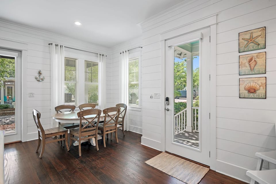 Om Sweet Om - Seagrove - First Floor - Dining Area