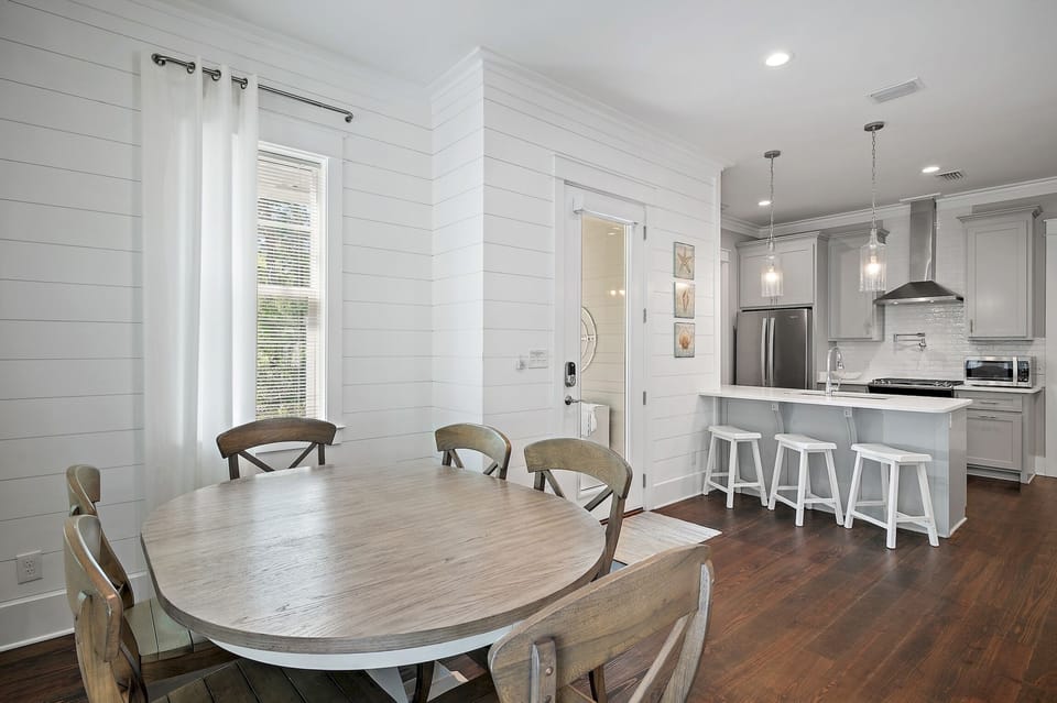 Om Sweet Om - Seagrove - First Floor - Dining Area