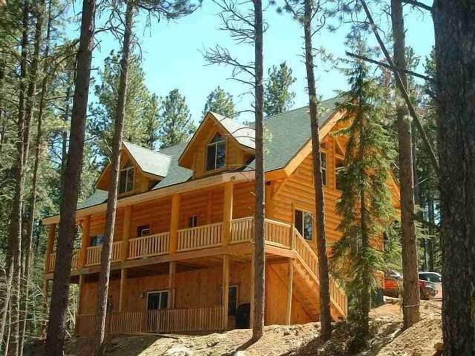 Arrow Lodge - Front View of Log home.