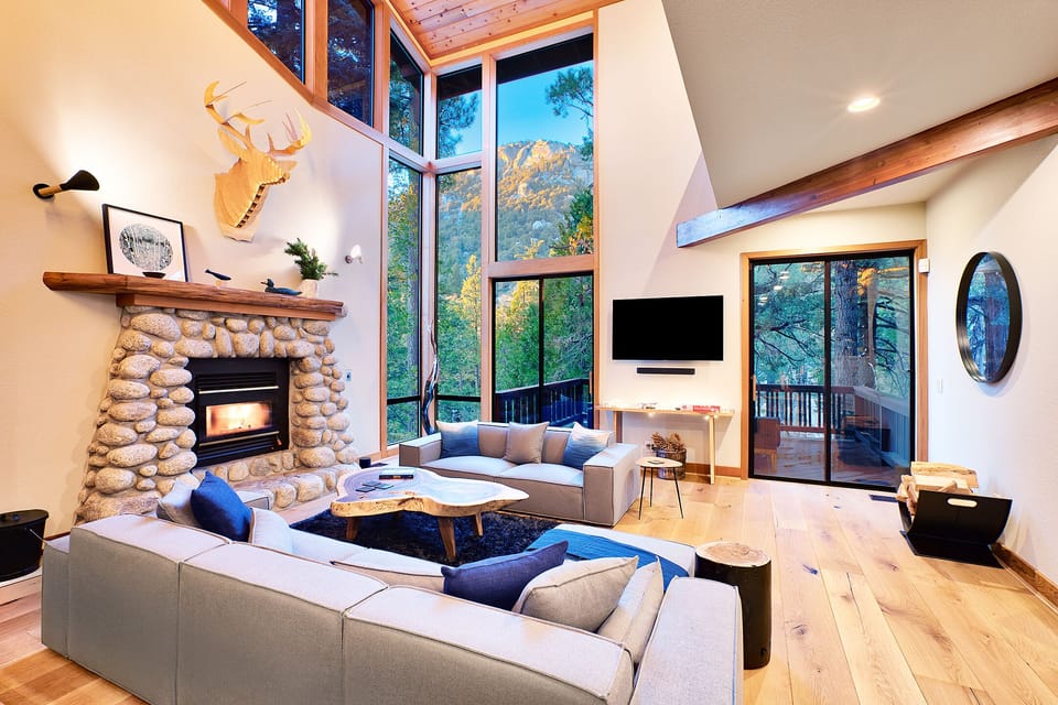 Floor-to-ceiling windows look out to two of Idyllwild's most stunning peaks.