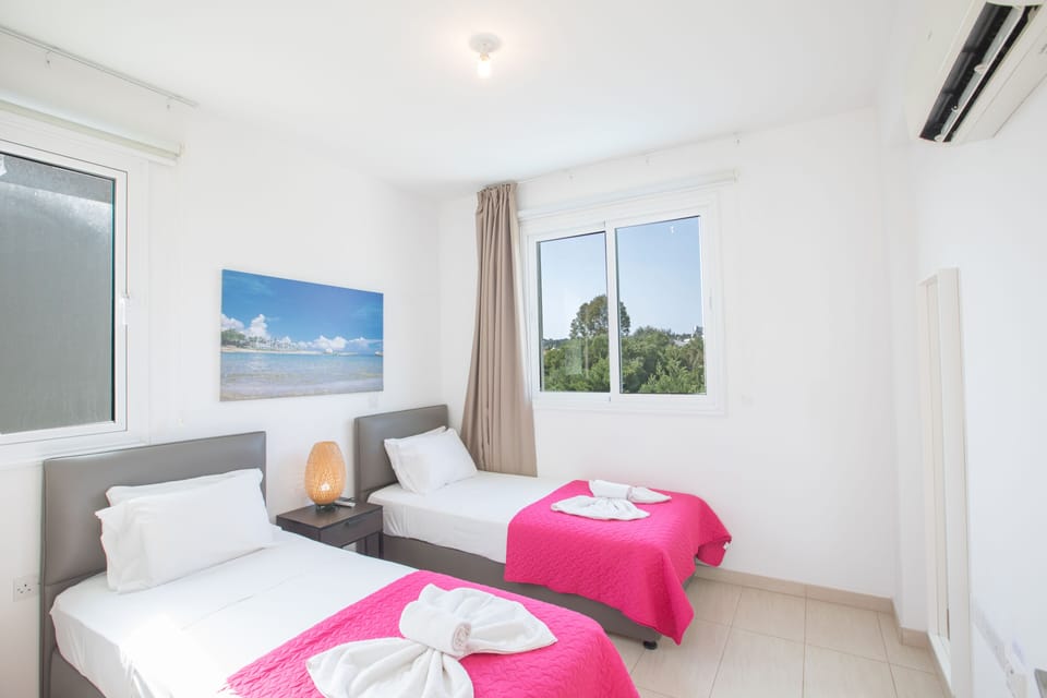 Bedroom 3 with two single beds