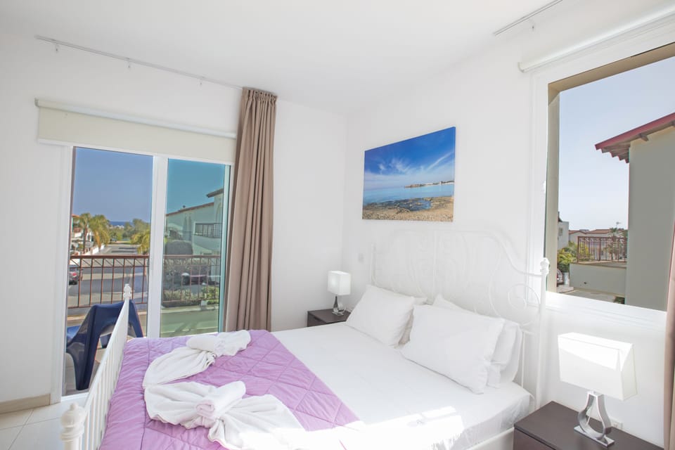 Master Bedroom with en suite bathroom, double bed and balcony access