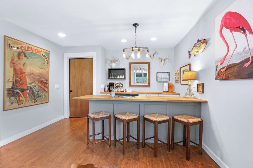 Additional seating at the breakfast bar