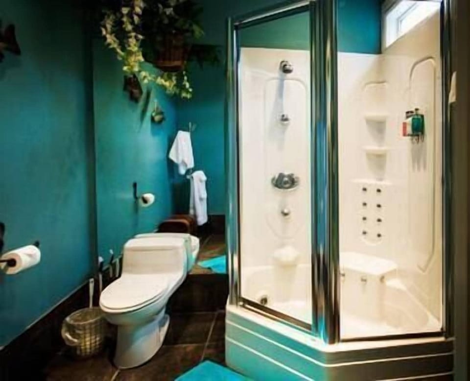 APOGE Spa foot and back-massage experience. Luxury Molton Brown bathing products 