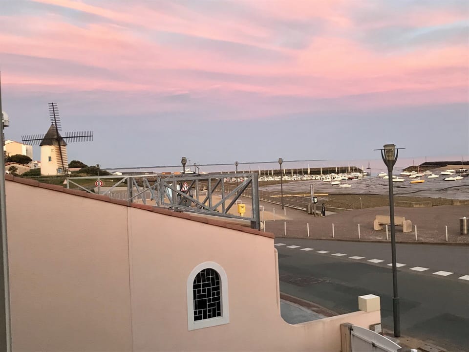 Beach/ocean view