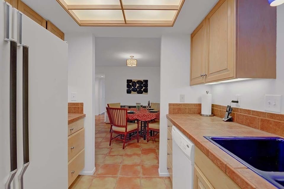 KITCHEN REVERSE - Oranj Palm Vacation Homes.jpg