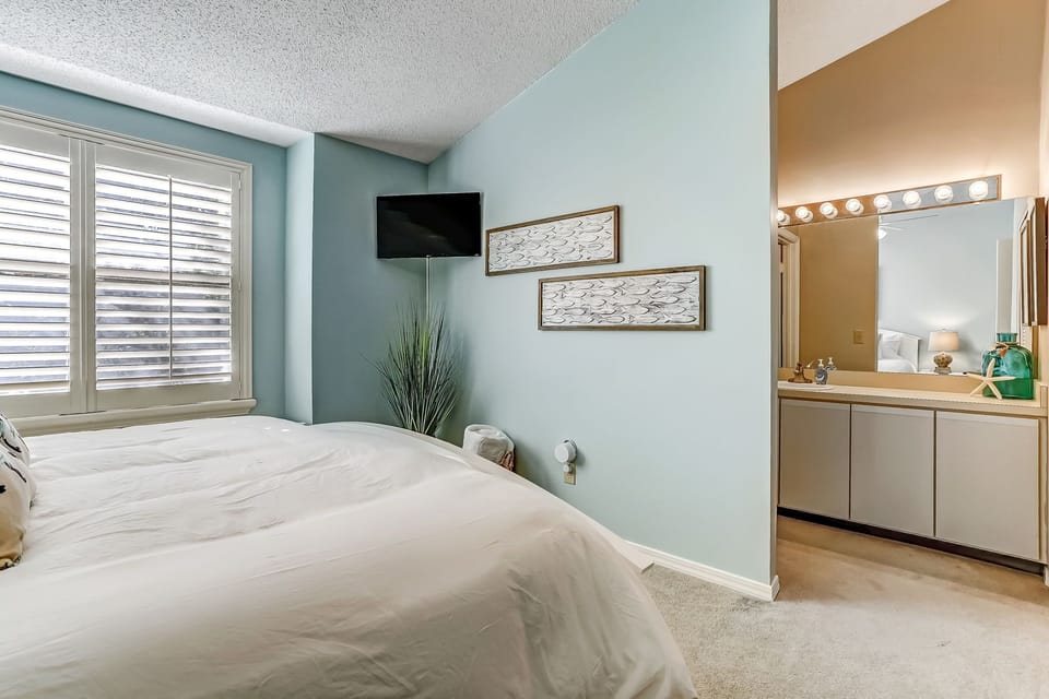 Guest King Bedroom with Ensuite Bathroom