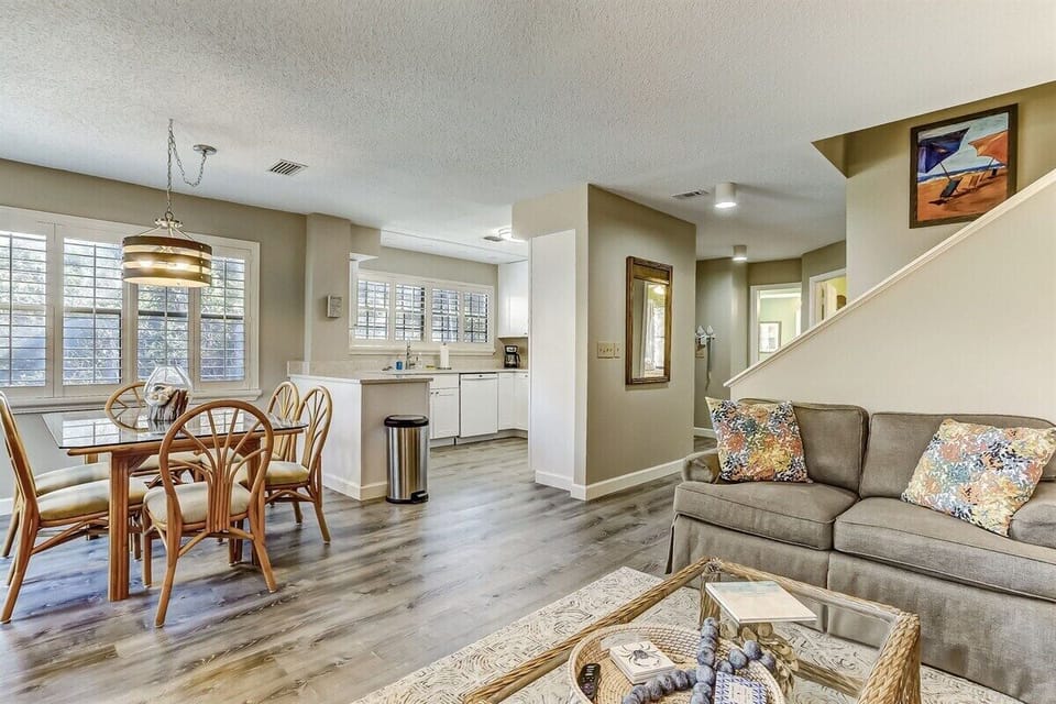 Calming, Uncluttered Décor