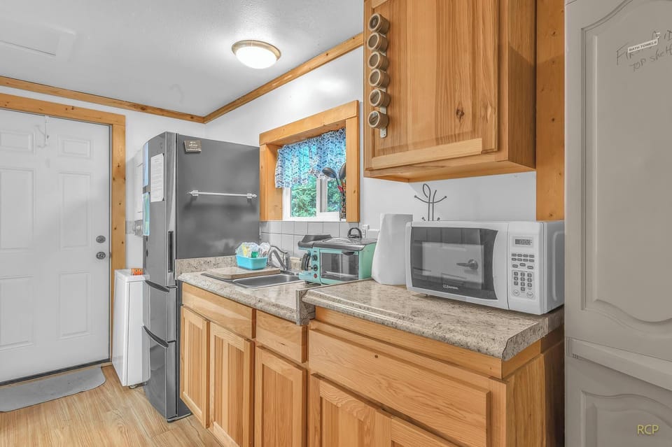 cottage kitchenette